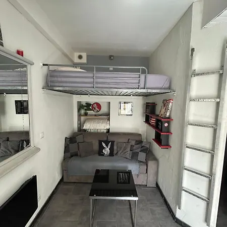 Beautiful With Courtyard, Parking And Optional 公寓