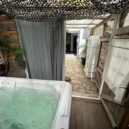 Beautiful With Courtyard, Parking And Optional 30e Per Day *